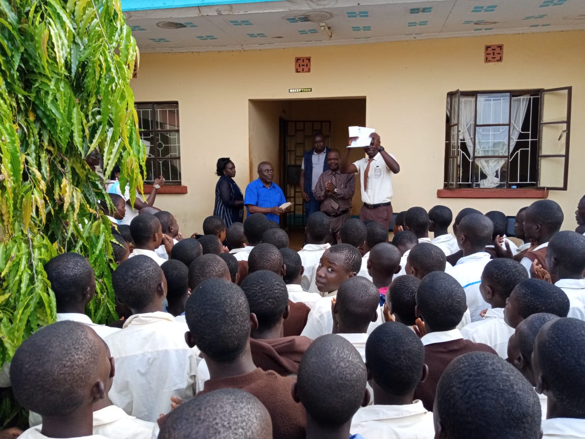 GoodwillEuphemi's tweet photo. Hon. J. M. Oyula issuing bursary cheque at St. Peter's Sirikhaya Secondary School. #MunguMbele #Kaziamefanya https://t.co/Lxfu1KMr87