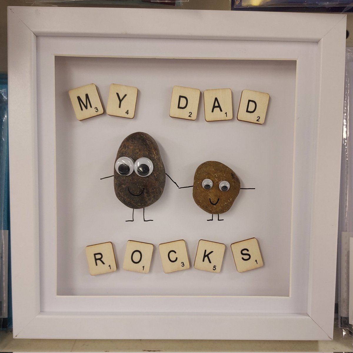 cardsbychrissie's tweet image. AD 
The Hobbycraft products featured were gifted to me as part of a craft collaboration.

A Father&apos;s day inspiration gift for store display 😊

#fathersday 
#makeitdontbuyit 
#shadowboxframe 
@Hobbycraft_WAT 
@Hobbycraft