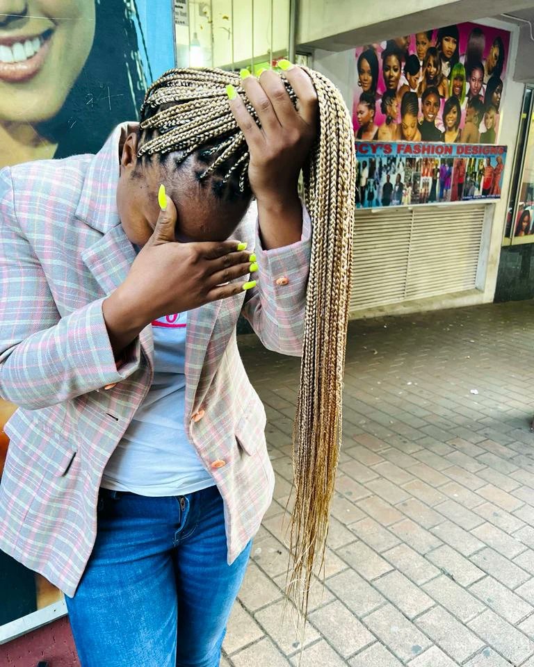 ChongongB's tweet photo. Do your knotless braids for R600 including my hairpiece in less than 5 hours. I'm based in braamfontein and my contacts and whatsapp number is 0657415449.plse like and retweet #GirlzTalkZa #knotlessbraids #housecalls #braamfontein #GirlsTalkZA #GirlTalkZA #braids https://t.co/0Y5tHY3TsI