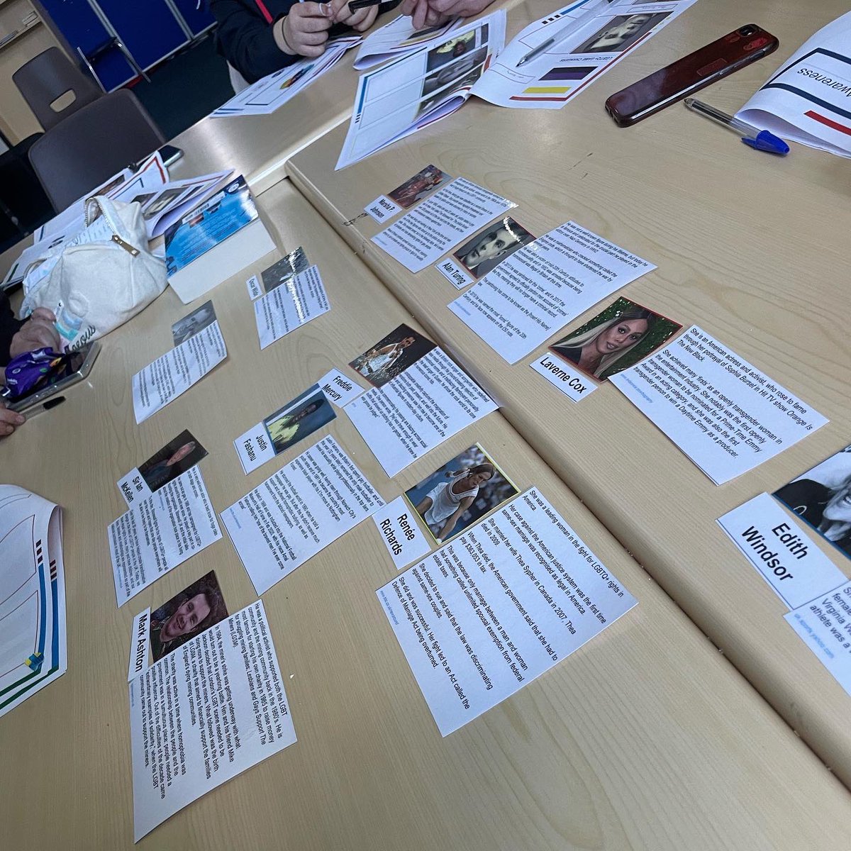 Childwall_acad's tweet photo. After school today, students from Year 8, 9 and 10 took part in a project with @evertoninthecommunity ๐จโThe Art Of Prideโ is part of our ongoing events for Pride Month! Watch this space!
#pride #pridemonth #pride2022 #lgbt #lgbtq #lgbtqpride #edutwitter #evertoninthecommunity https://t.co/620d91q9VR