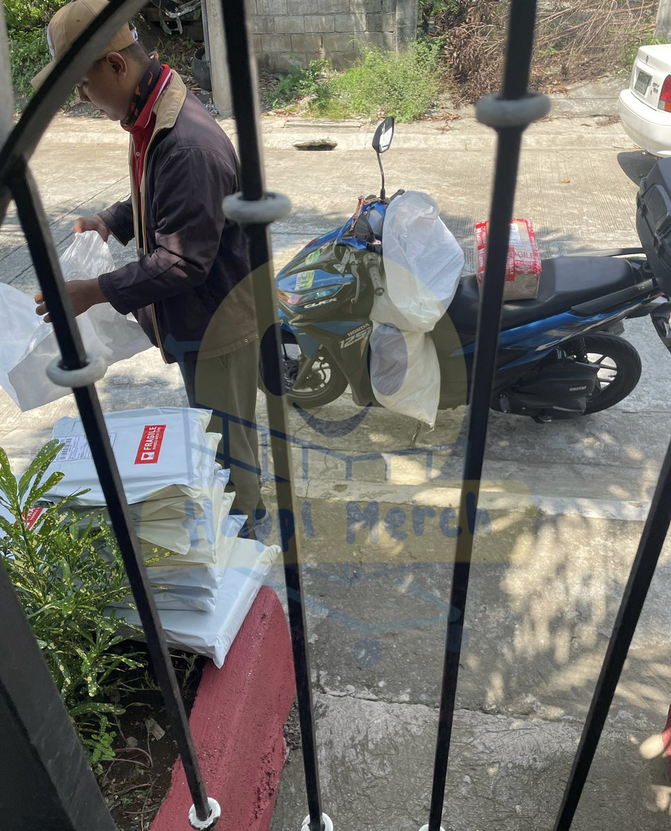 happimerch's tweet photo. #HappiUpdates β»
s/co j&t orders are already packed and picked up by the rider a while ago!
thank you for trusting & being patient with us βΊοΈ π π https://t.co/TRkdTqF8Ao