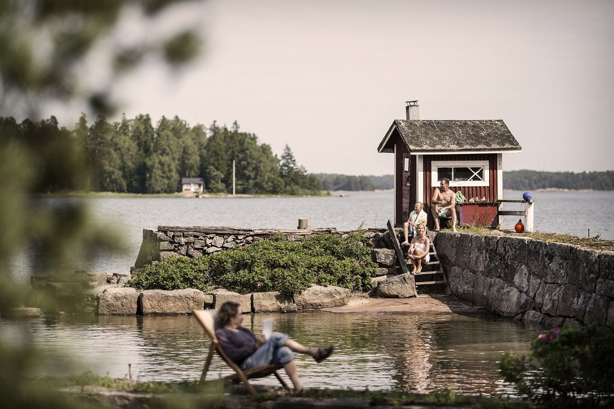 When Finns move to their summer cottages the data traffic in mobile network can multiply in several municipalities. Therefore <a href="/ElisaOyj/">Elisa</a> has now brought the fast #5G network to the most popular summer cottage places in Finland. #Elisa5G