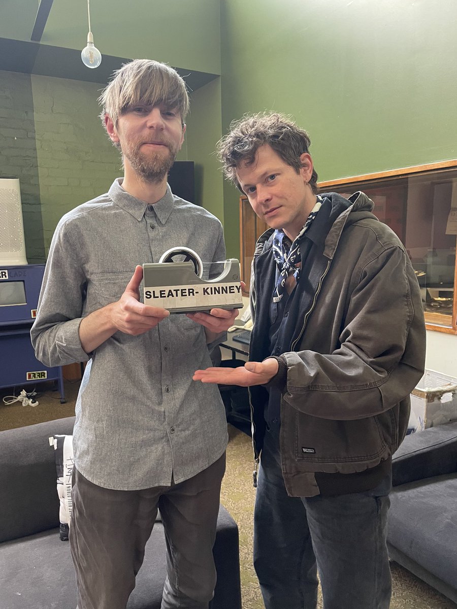 breakenter's tweet image. Tune in to @3RRRFM today to catch Simon’s interview with @perfumegenius ! 💜🔥