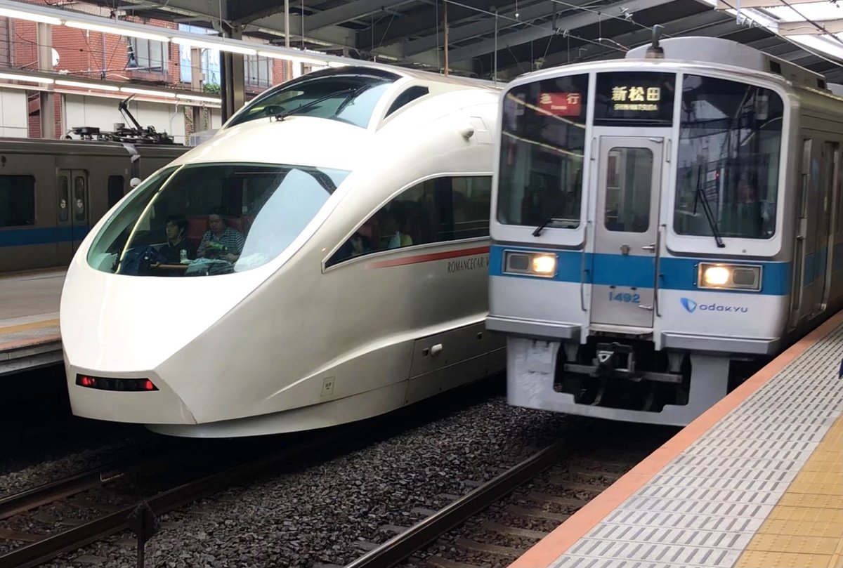G9iygnS's tweet photo. 【本厚木停車中のVSEと
停車する1092F】
VSEと6年間の記録動画その231
2018年6月23日撮影
駅構内とは言えあまり撮れなかった並びでした😓懐かしいですね🥺
#VSE
#VSE引退
#VSEと6年間の記録動画
#1000形未更新
#1000形未更新10両固定
#1092F
#本厚木駅 https://t.co/MQ3KL73HTG