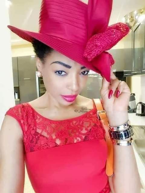 HumourCine237's tweet photo. 🔴Remember
Un être qui nous est cher nous ne l'oublions jamais peut importe les années qui passent. C'était un 09 Juin que l'actrice Stéphanie Mekeumgang nous quittait âgé seulement de 35 ans. Doux repos éternel Stéphanie.
#RemplissonsLesSalles https://t.co/0LzKNLv5my