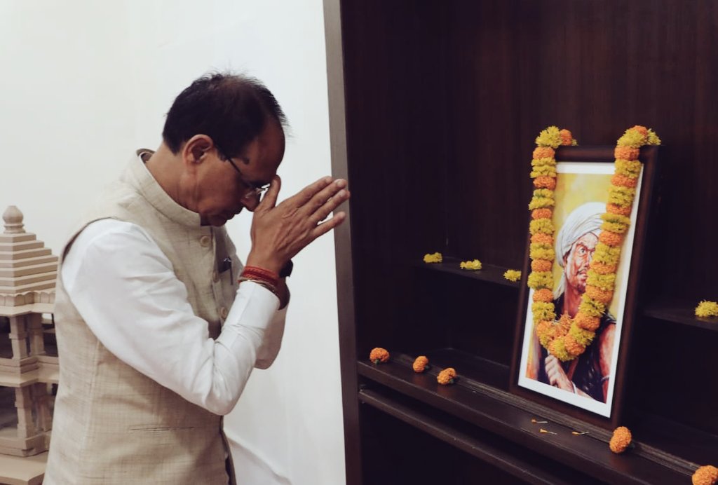 ChouhanShivraj's tweet photo. जनजातीय गौरव, शौर्य, पराक्रम के प्रतीक, मातृभूमि के लिए समर्पित भगवान बिरसा मुंडा जी को बलिदान दिवस पर कोटि-कोटि नमन करते हुए श्रद्धांजलि अर्पित करता हूं।

मातृभूमि, स्वाभिमान एवं संस्कृति की रक्षा के लिए आपका अविस्मरणीय संघर्ष अनंतकाल तक राष्ट्र सेवा के लिए प्रेरित करता रहेगा। https://t.co/gL6u3IKjAu