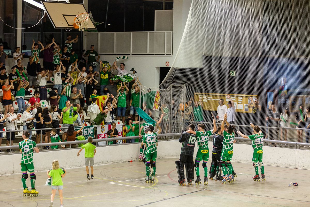 Diumenge volem repetir això! 🤩

🟢⚪️ Afició, comptem amb vosaltres!

🏆 Final Play Off d’ascens | 1r partit
📆 Diumenge 12
⏰ 12h
📍 Can Xarau
🆚 <a href="/clubpaticongres/">Club Patí Congrés</a> 

Som-hi!! 💪

#ForçaSarda 💚

📸 <a href="/nuriapuentes/">Nuria Puentes</a>