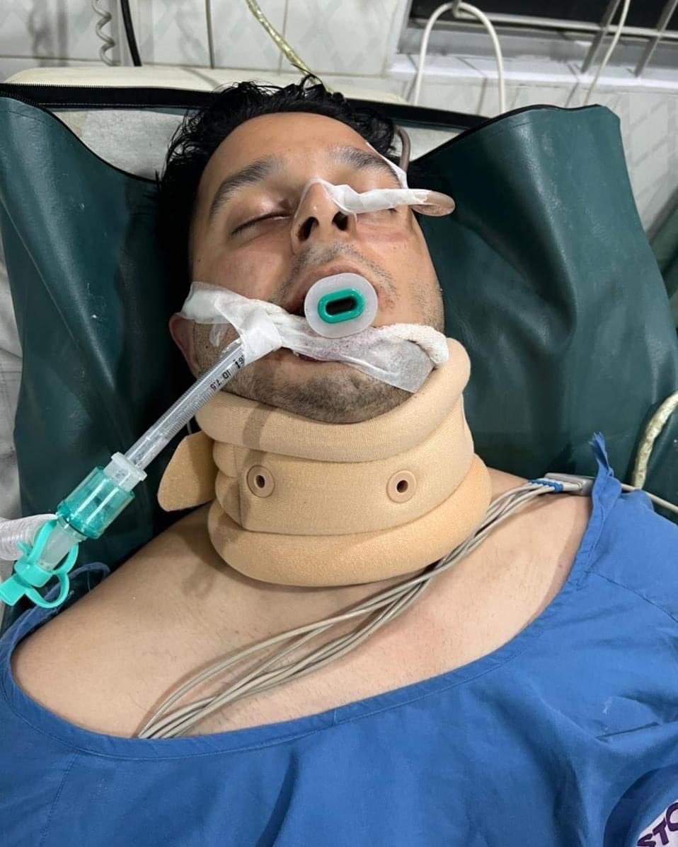 JKMedicalAsso's tweet photo. Our humble request to @DrSJaishankar @manojsinha_ to bring back Shoaib Lone a medical student of J&K to India. He met with an accident in Bangladesh & is on ventilator. His family can’t afford so much expenses. Kindly help. @OfficeOfLGJandK @IAmErAijaz @JandKMedicalAss https://t.co/GFbIaSxOdb