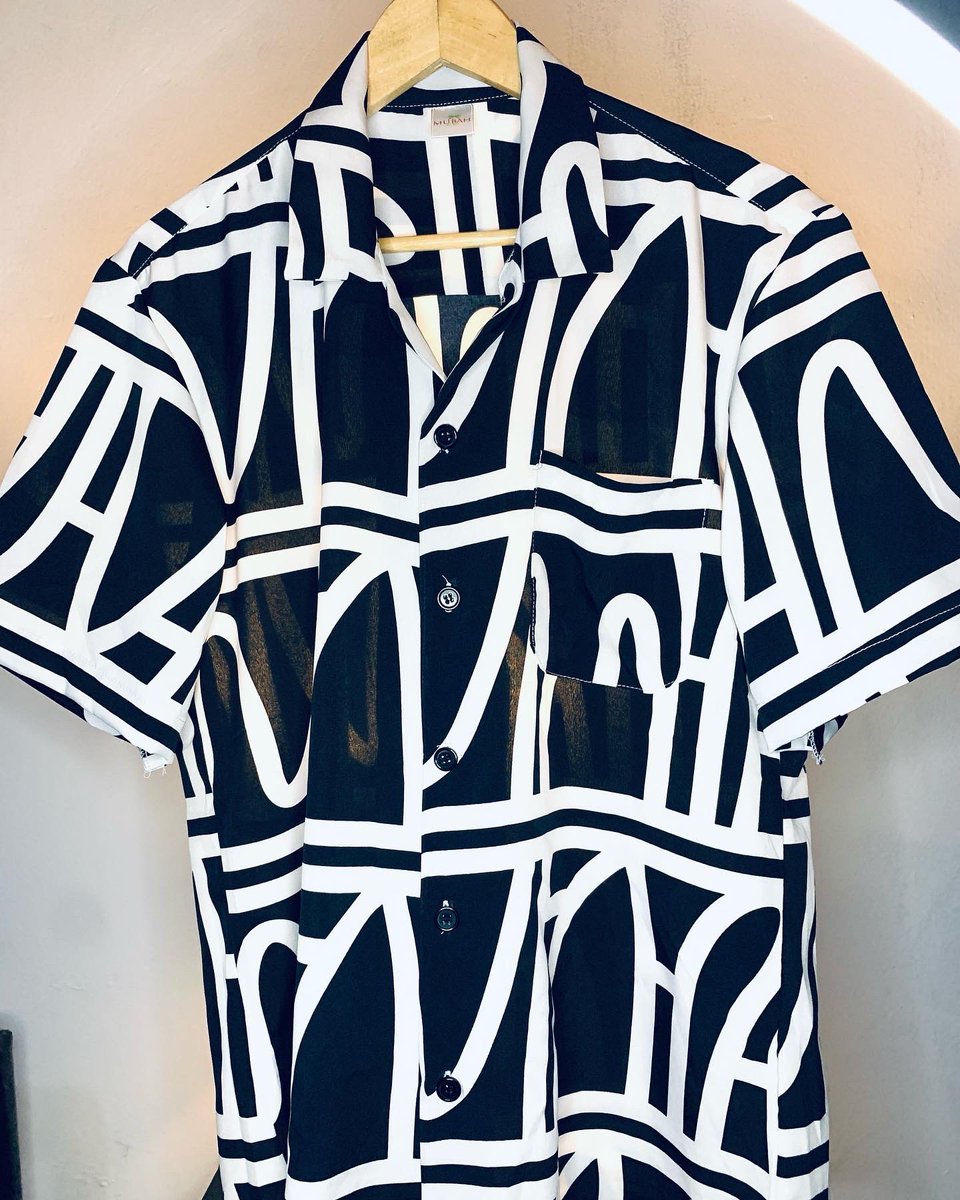 its_mubah's tweet photo. Blue or black? 
#shirtszamubah🌴 https://t.co/oBC3hyDzZh