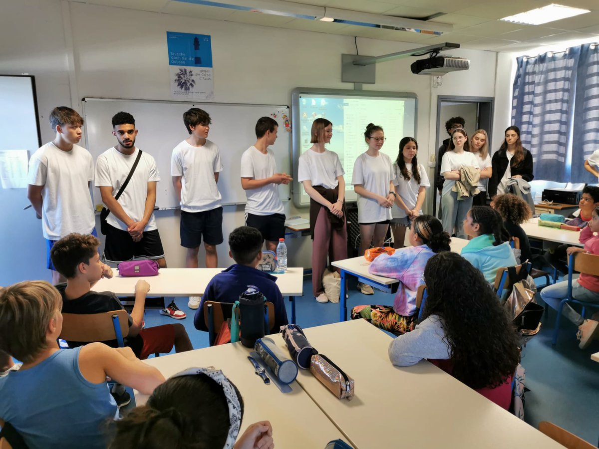 Isabelbb974's tweet photo. Rencontre ludique de notre classe partenaire de Vienne @diemaroltinger  avec la classe de CM2 de l'école Paul Hermann des Avirons et la classe de Grande Section bilingue allemande de l'école maternelle du Centre. https://t.co/sknmhUyPa9
