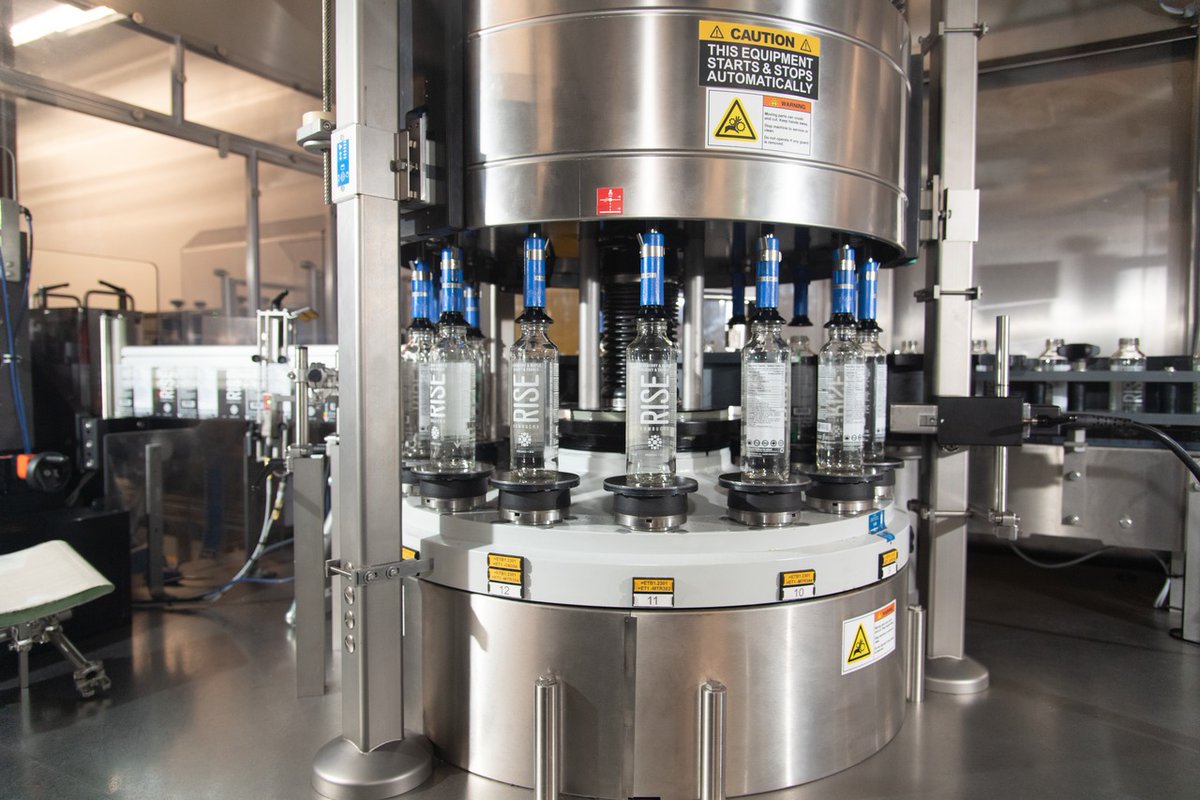 KronesAG's tweet photo. High flexibility with self-adhesive labelling - this is the motto of our #Autocol!π Did you know that operators can be significantly relieved thanks to optional features as the AUTO-change mode or the reel splicing?π€ #Krones #KronesAG #GermanBlingBling https://t.co/pQ9SA3ZkPL
