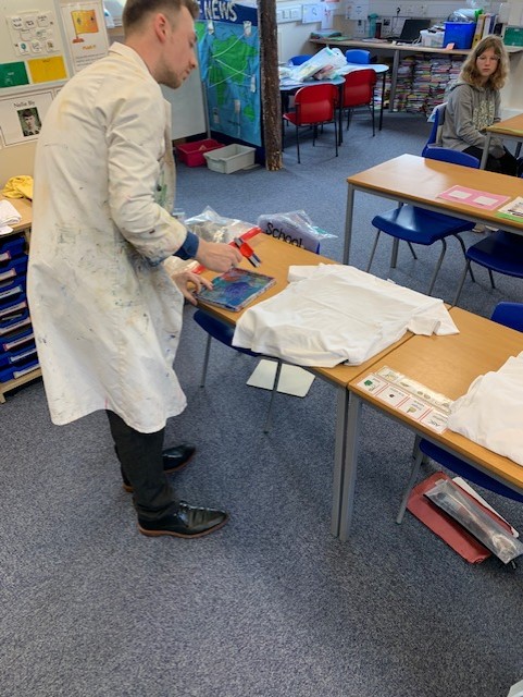 Sudell_Primary's tweet photo. Year 6 took part in a brilliant Art/printing session with Mr Eden from DACA yesterday.  We really enjoyed continuing our school Jubilee celebrations 🇬🇧 https://t.co/ItSkKSpJDN