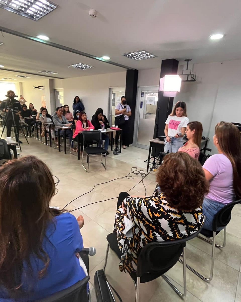FDLibertad's tweet photo. En nuestro 1er módulo de Democracia y Gobernanza, tuvimos un panel de “Mujeres y política” donde participaron grandes perfiles. Nuestra Directora de FDL moderó el espacio, donde invitó a las panelistas a compartir sobre sus carreras políticas y los desafíos que han atravesado https://t.co/WFNhHlbd0D