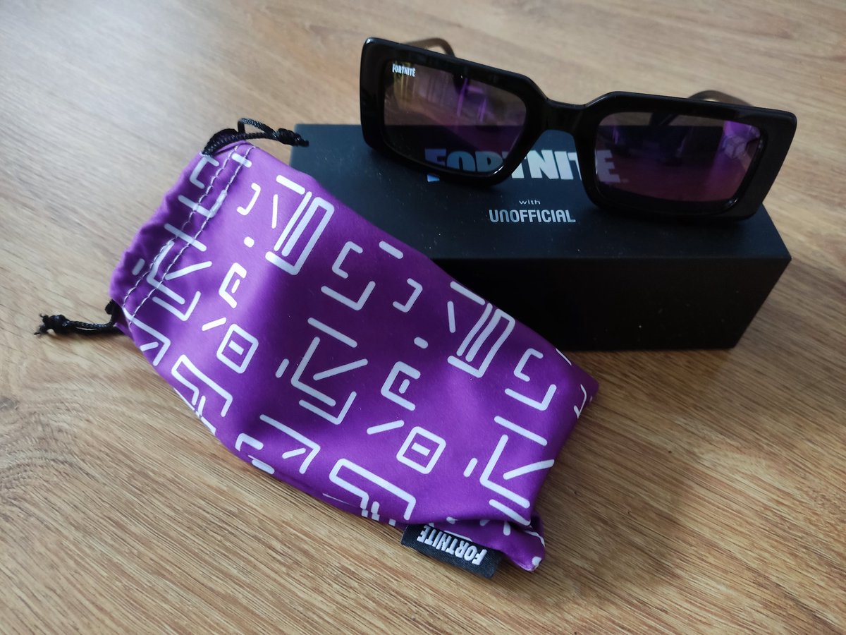 MaPetCed's tweet photo. Zrzut dotarł, a w nim... Okulary @FortnitePL! 🥰
#playtheframe https://t.co/RyNS0ccJxo