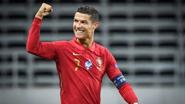 JakzRedss's tweet photo. Dini hari nanti, Ondrej Kudela akan berhadapan dengan Cristiano Ronaldo CS untuk memperebutkan posisi puncak klasemen group B dalam lanjutan EURO Nations League 2022

⚔ Portugal vs Republik Ceko
🏟️ Estádio José Alvalade
⏰ 01:45 WIB https://t.co/hqqPDgiDNJ