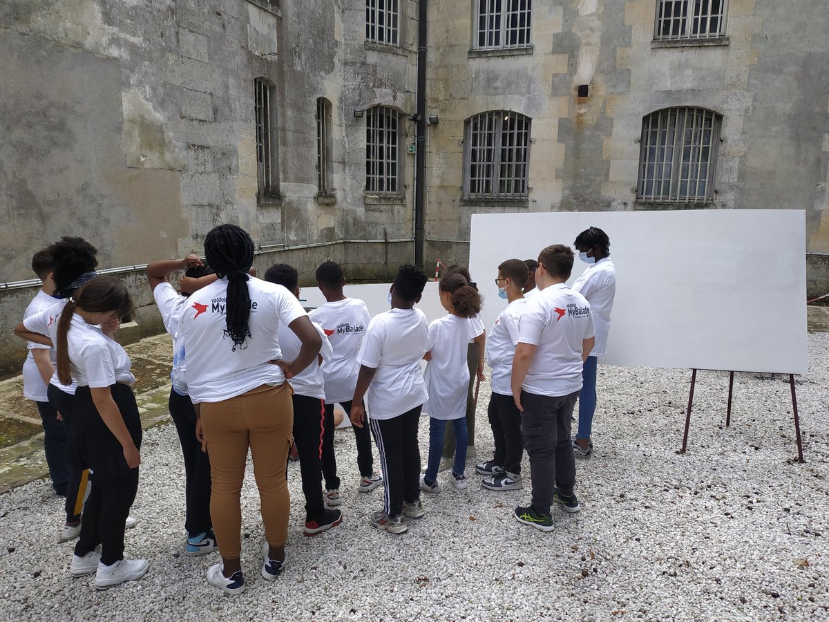 DD_GP95's tweet image. #Artosons @ChateauGuyon pour la manifestation des collèges à l'honneur ! #graff #graffiti