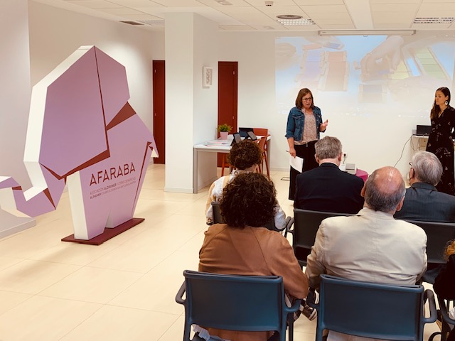 Araba's tweet photo. Foru aldundiak @alzheimeraraba rekin duen lankidetza indartu du, dementziak dituzten pertsonentzako hiru programa berriri lagunduz.😄
Informazio gehiago, hemen!👇
🔗https://t.co/7lOg5EnnrT
#Araba #Afaraba https://t.co/eDlfhF2R7h