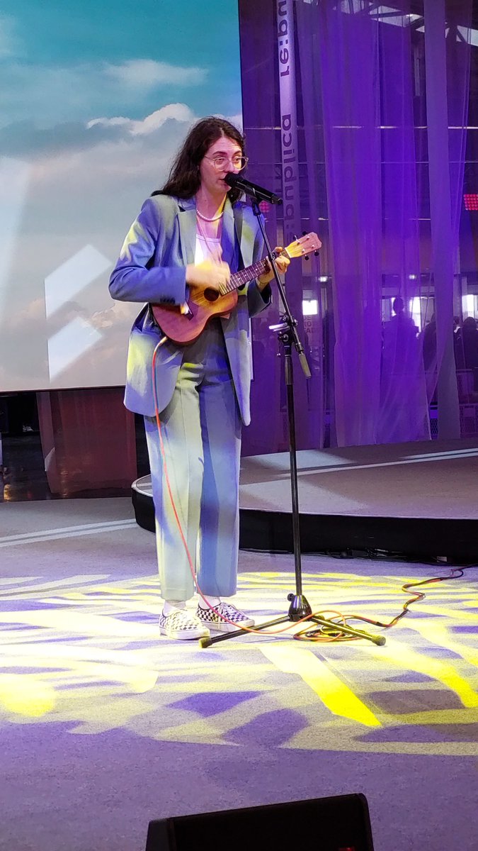 Mina Richman singt ehrlich, queer, selbstbestimmt Lieder über ihr Leben und die Liebe. Mehr als nur Pausenmusik mit politischem Statement.
#rp22