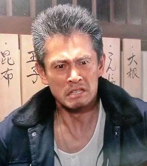 このおじいちゃんはポケモンを捕まえるために 11 台のスマートフォンを自転車に装備しました