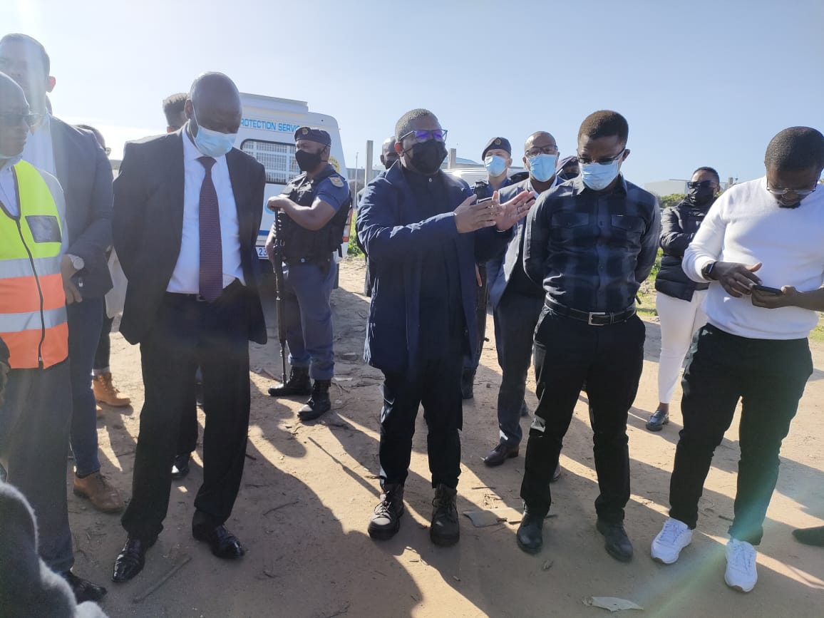 MetrorailWC's tweet photo. #Road2Recovery on the #CentralLineCT where @MbalulaFikile deliberates on plans for #ServiceResumption in July 2022 to take place. https://t.co/6ouHgHtI3Y