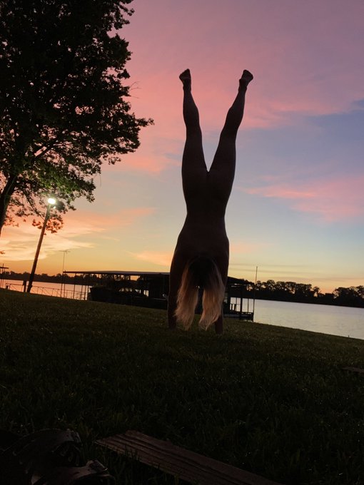 It&rsquo;s my #birthday and I can #handstand if I wanna! 🎂 https://t.co/IymfB3bu6A<a href="/tag/birthday"class="tags">#birthday</a><a href="/tag/handstand"class="tags">#handstand</a>
