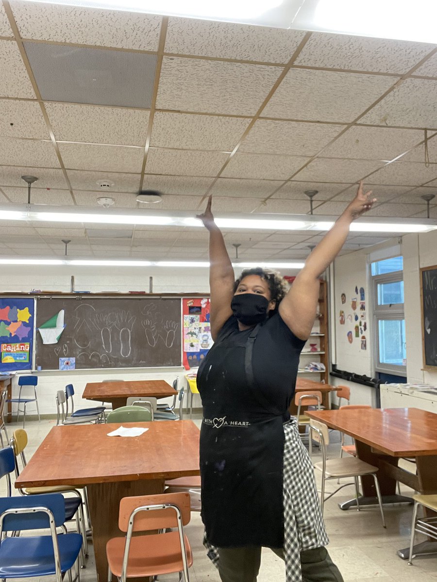 phonibraxton_'s tweet photo. Your faaaavortie Art teacher ๐ฃ๐ค๐๐ซง๐
The calm before the students lol
#awah https://t.co/pttuaqQ4PL