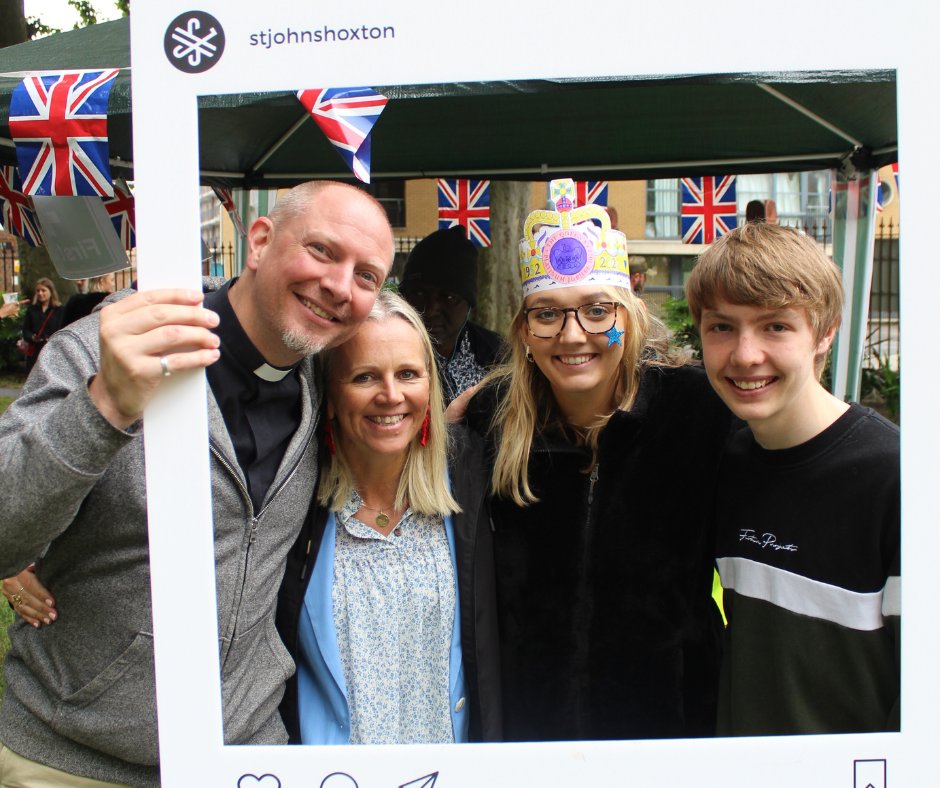 StJohnsHoxton's tweet photo. We had a blast last Sunday as we celebrated Her Majesty the Queens Platinum Jubilee with our local community!!
Read more about the event (&see more photos 😉 ) here , https://t.co/icxazY0W4m
#Platinum #Jubilee #Pitfield #Street #Party #Hoxton #SJH https://t.co/xGlksIt6Or