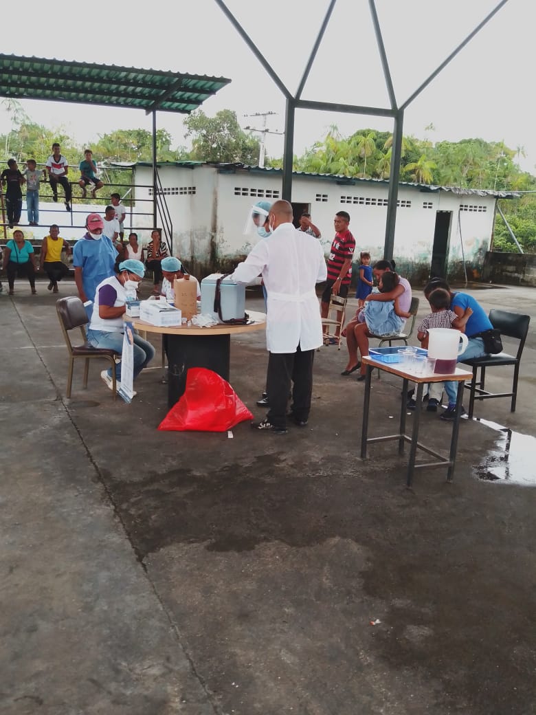 Los héroes de batas blancas de la Misión Médica Cubana en #Venezuela,  llevando salud, amor y esperanza hasta las comunidades más recónditas. 

#CubaPorLaVida #CubaCoopera #Cuba