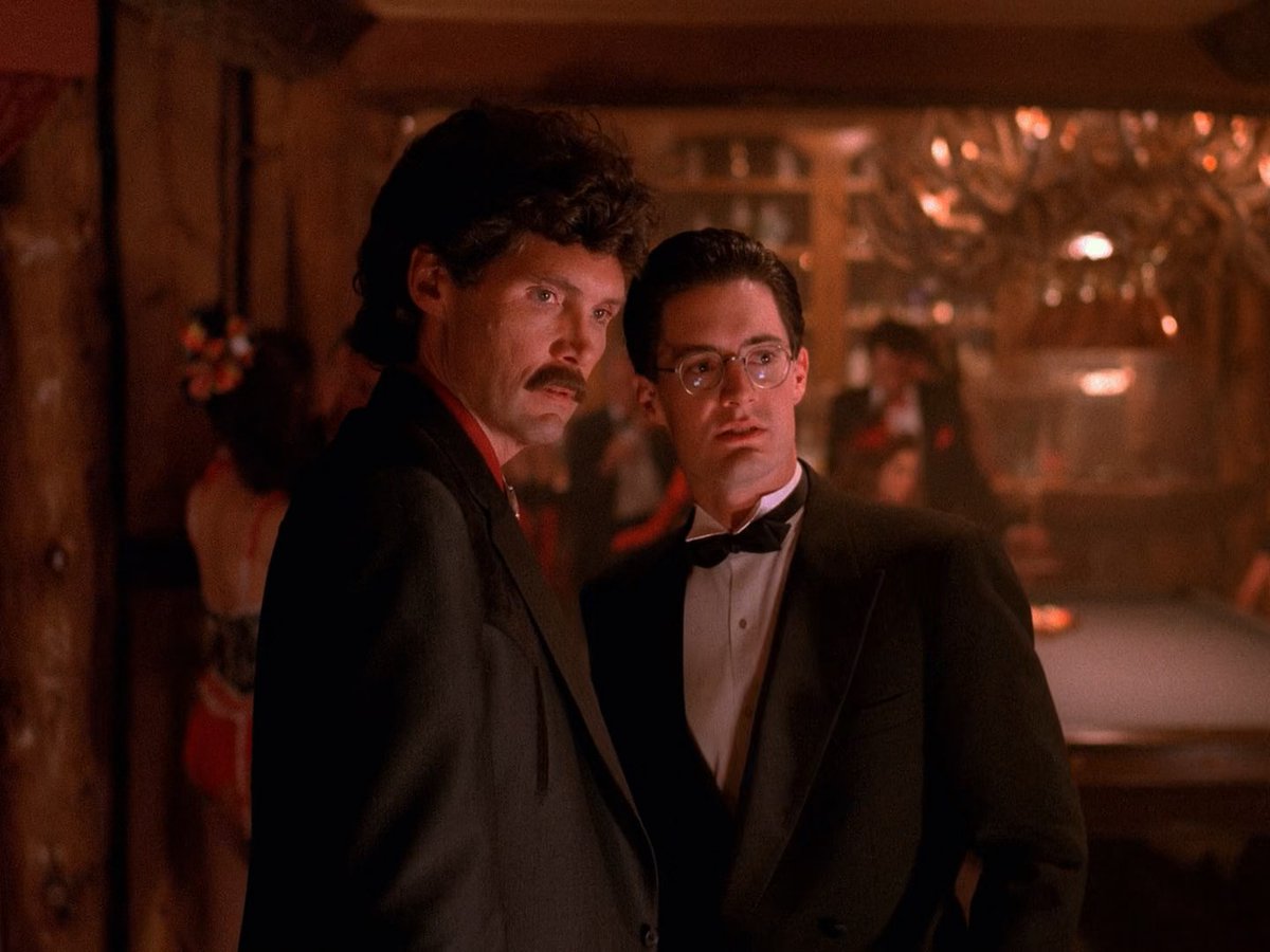 Friendachii's tweet photo. Twin peaks is one of the tv shows that will age well in my memory.
A combination of classic vibes, modern sense of humor to a sense and marvelous routine scenes.
Lively spirited town, with lots of going on the corners, twin peaks is when country cross with modern state. https://t.co/kqdxym3e6i