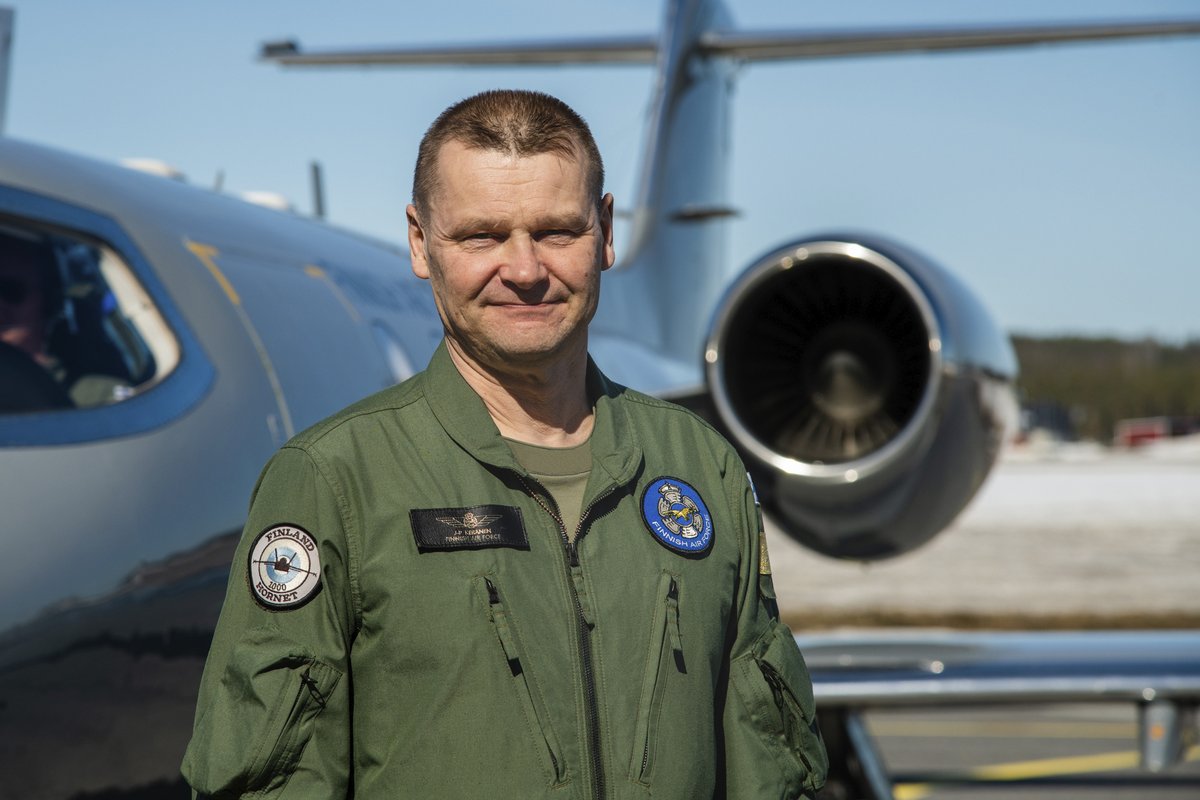 FinnishAirForce's tweet photo. Esittelyssä Ilmavoimien komentaja kenrm Juha-Pekka Keränen: "Mielestäni Ilmavoimat on hyvähenkinen ja iskussa oleva joukko. Henkilöstön sitoutumista kuvaa, että olemme hoitaneet kaikki keskeiset tehtävät viimeisen kolmen vuoden poikkeuksellisena aikana." https://t.co/ojW0A5wnnF https://t.co/5N9T9088jx