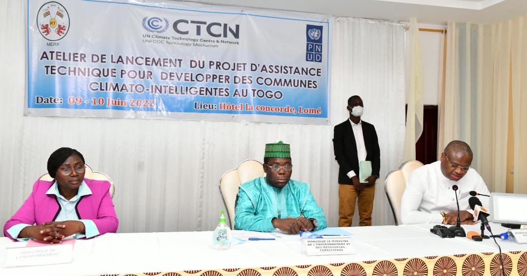aliouMdia's tweet photo. Lancement du projet #SMARTCITIES au #Togo avec l’appui @PnudTogo &amp; @UNFCCC_CTCN pr aider 10 communes à devenir climatiquement intelligentes! Elles seront dotées de plans de neutralité climatique dans tous les secteurs: énergie, gestion des déchets, transports, investissements etc https://t.co/g71fBvBcCM