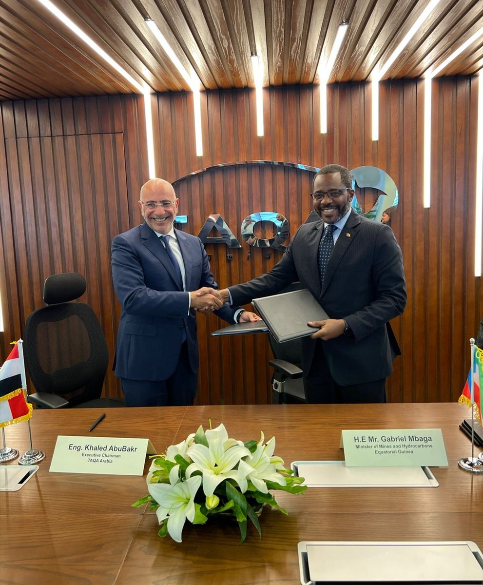 El Ministro de <a href="/egmmh/">MHDM</a> firma 2 acuerdos con la empresa Egipcia #TAQAArabia para los de proyectos de GNL y GNC en #GuineaEcuatorial,el suministro de GNL en la región Continental utilizando la Planta de Licuefacción #PuntaEuropa y las instalaciones en construcción en Akonikien.