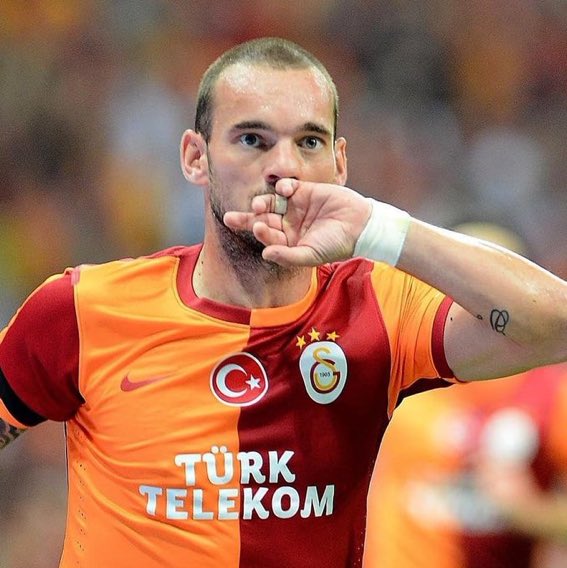 Wesley Sneijder, 38 ya  nda.

Happy Birthday K ng 
