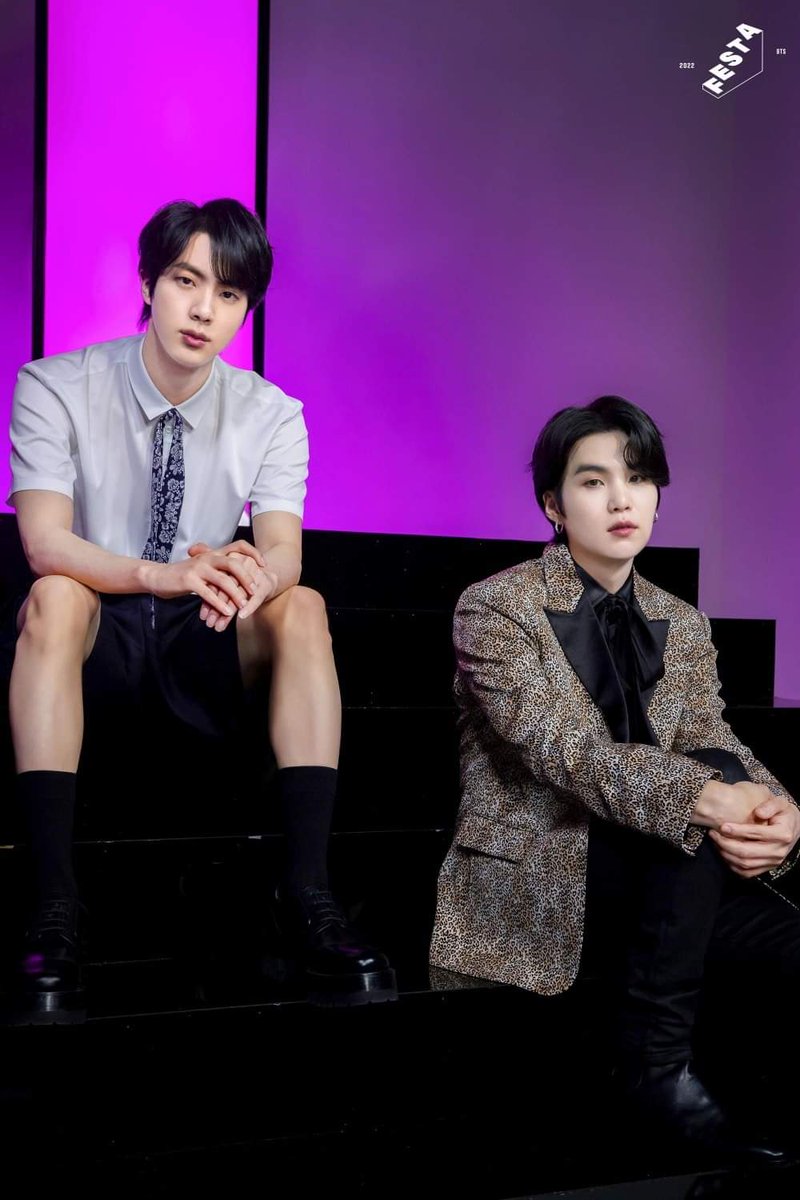 Jin_BiasedNic's tweet photo. Una foto tan irreal, unos dioses completos 🖤
Tremendo visuales 

@BTS_twt https://t.co/uIEtZV0Gnk