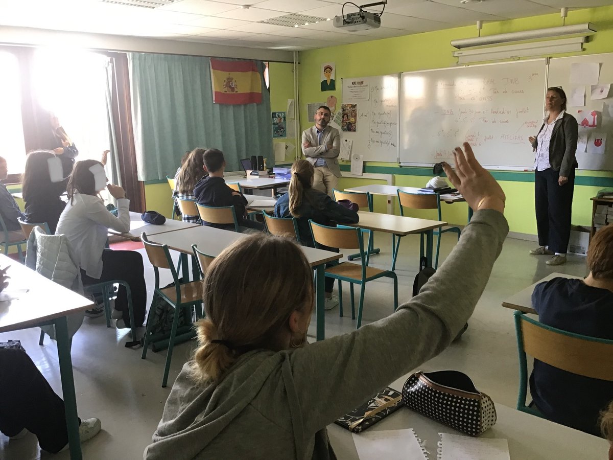 Dernière réunion du conseil  de vie collégienne #CVC du 
<a href="/collegecerisy/">Collège Anne Heurgon-Desjardins</a> @clarissemace. Les #délégués réfléchissent aux ateliers de fin d’année, à l’aménagement du collège et à l’année prochaine. <a href="/dsden50/">DSDEN 50</a>