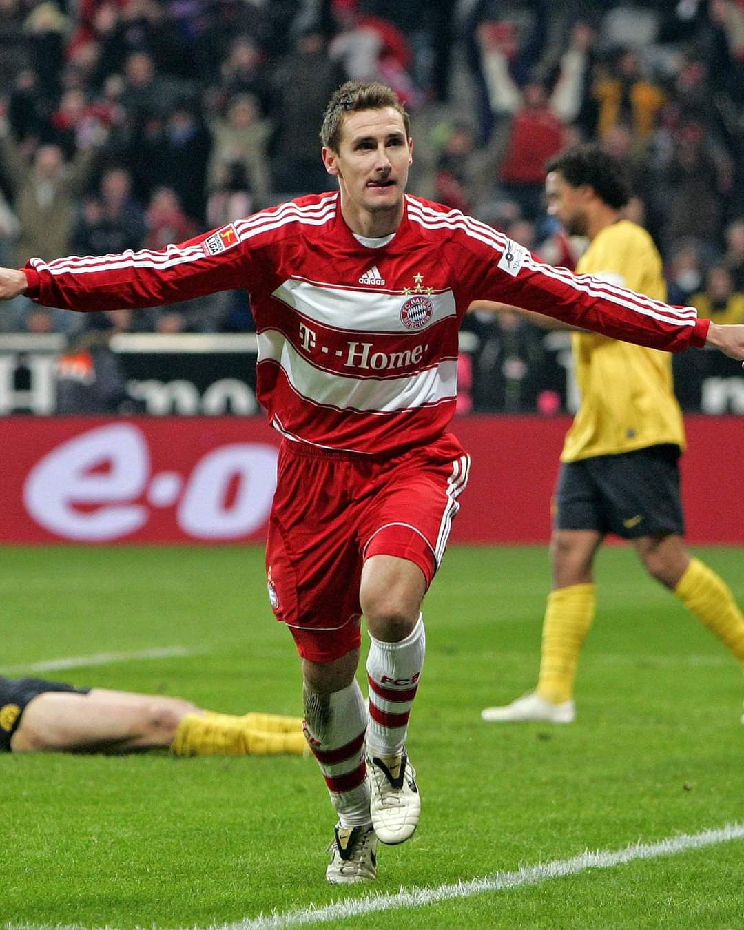 Happy 44th birthday to the world cup top scorer Miroslav Klose. 
