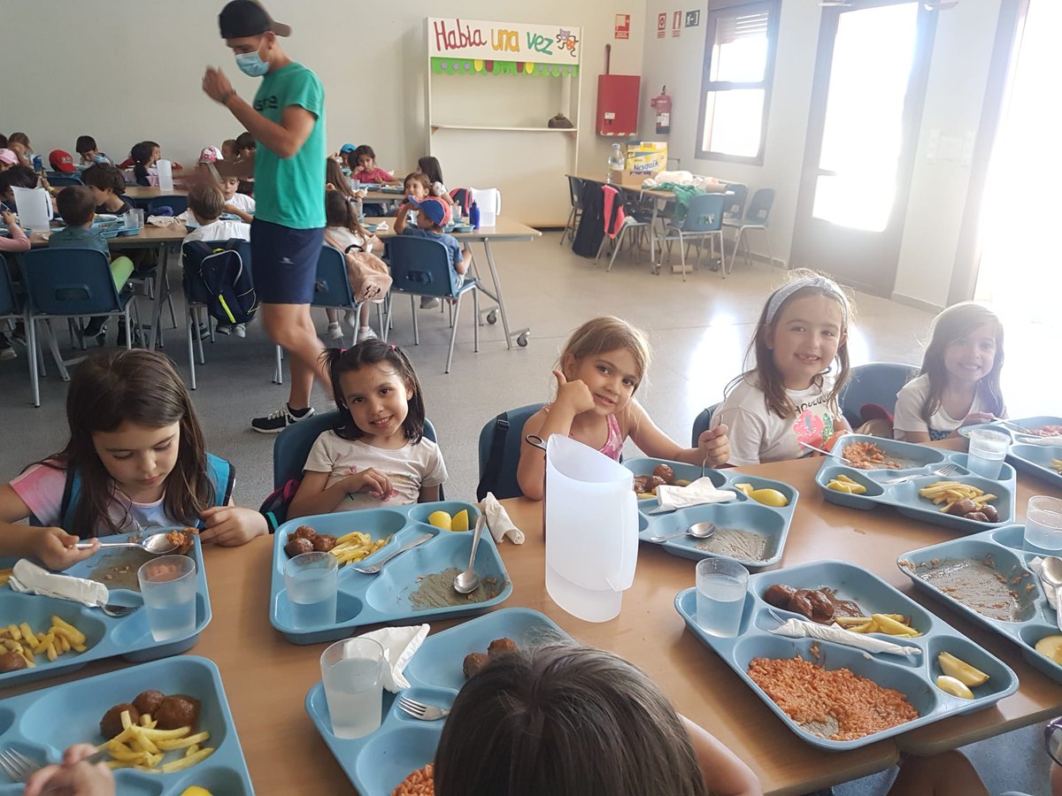 ColegiosElValle's tweet photo. ¡Riquísimas las #albóndigas 🍛 después de una bonita #caminata! 🚶🎒
#ColegiosElValle #Granja #Duruelo #Segovia #3INFE #EducaciónInfantil #SCH #ElValle https://t.co/MZGGBEWoNQ
