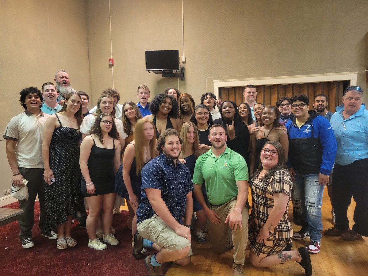 Coach_JaySmith's tweet image. Last night we celebrated @PeabodyTC #SpringTrack Another great season with over 30 #Throwers Thanks go to @TannerCoach for your great support and a special thanks to one of #BiggestFans and photographer @wbwatcher #ThankYouAll