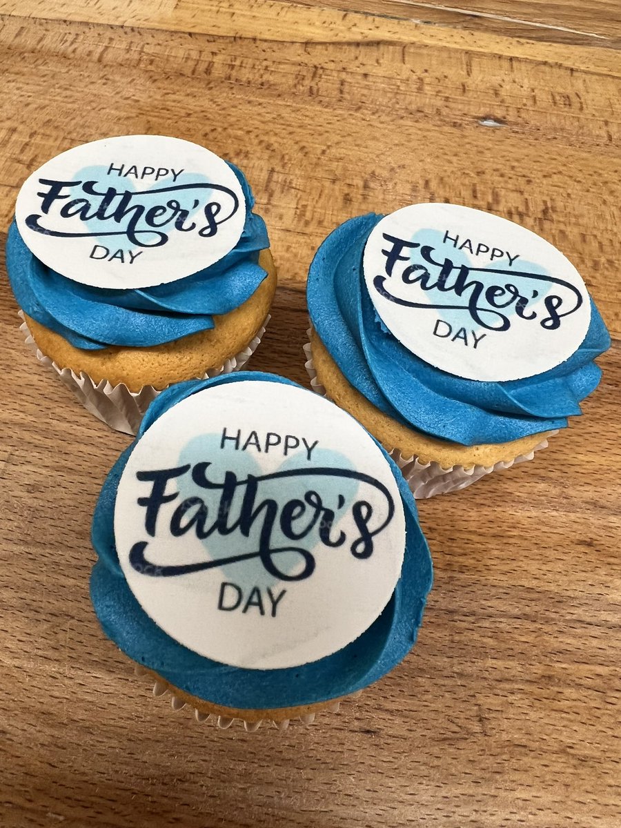KeptieBakery's tweet photo. 💫6” Fathers Day Sponge - £7.50 each

💫Individual Boxed fathers Day Cupcakes - £2 each
Vanilla sponge deep filled with jam topped with buttercream and a Father’s Day edible topper

❗️Last orders 2.30pm Wednesday 15th June
#bakedwithlove #fathersday #keptietreats #ordernow https://t.co/gH2CMByw57