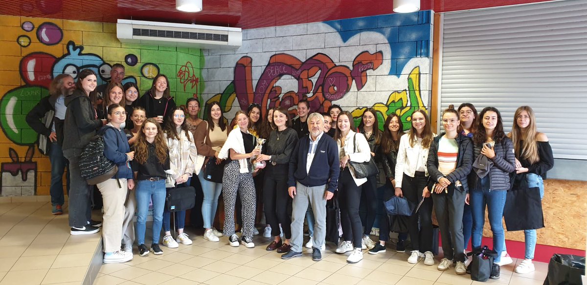 DDFMorez39's tweet photo. Concours vitrine : remise des prix aujourd'hui
Les étudiants de TSO23 remportent le concours avec la vitrine sur le thème "festival de Cannes".
Cette année encore les vitrines proposées étaient toute de grande qualité. https://t.co/dG3OFO2w6L