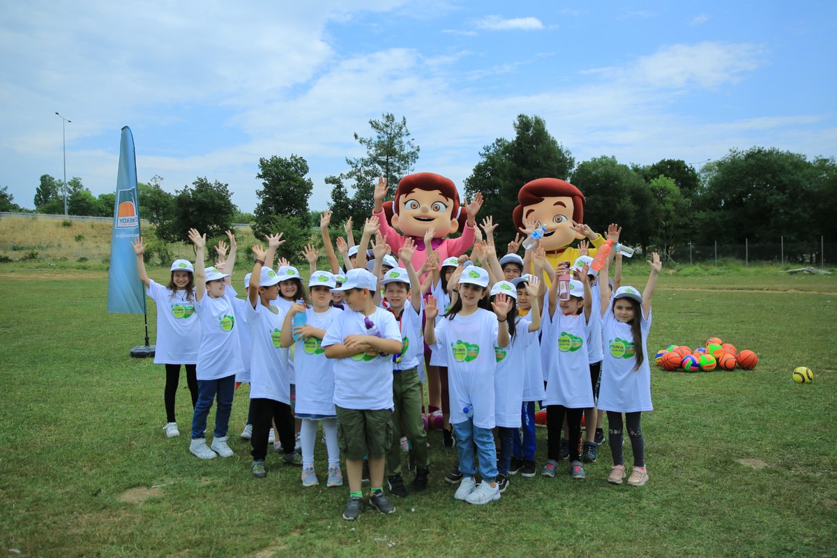 tccekmekoy's tweet photo. 🌳🌲Bizim Çöpümüz Değil Ama Bizim Tabiatımız, Bizim Çevremiz🌳🌲
Türkiye #ÇevreHaftası sebebiyle Kaymakam Resul Çelik ve Başkan Ahmet Poyraz, geleceğimizin teminatı olan kıymetli çocuklar ile birlikte ormanlık bölgelerimizde çevre temizliği yaptı.
Bu Dünya #Ortakevimiz💚 https://t.co/vDDkzk4Lnd