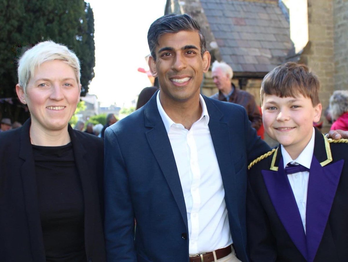 LeyburnBand's tweet photo. Had a fantastic week performing to a packed out Aysgarth Church as part of the @SwaleFest and then again for the Jubilee celebrations in Leyburn. Thanks to everyone who came to listen. Also had a visit from our local MP @RishiSunak, MP for Richmond (Yorks) 🎶🎺 #Jubilee #music https://t.co/8GFSuB3Isx