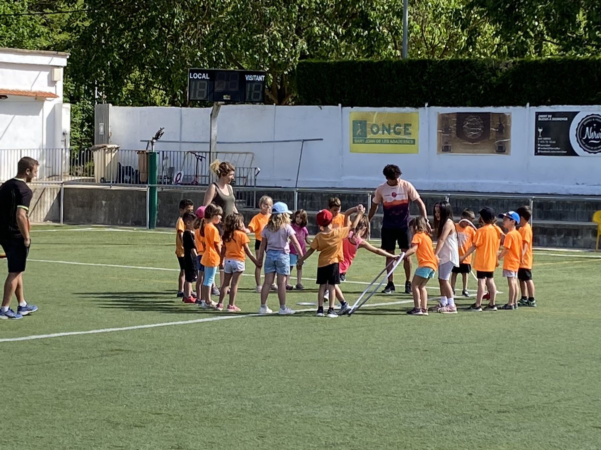 jmanelroo's tweet photo. Trobada P5 del PCEE amb @iesantjoan i l’Escola Dr. Robert @ajcamprodon al camp de futbol de @StJoanAb https://t.co/zOhTbBFAdd