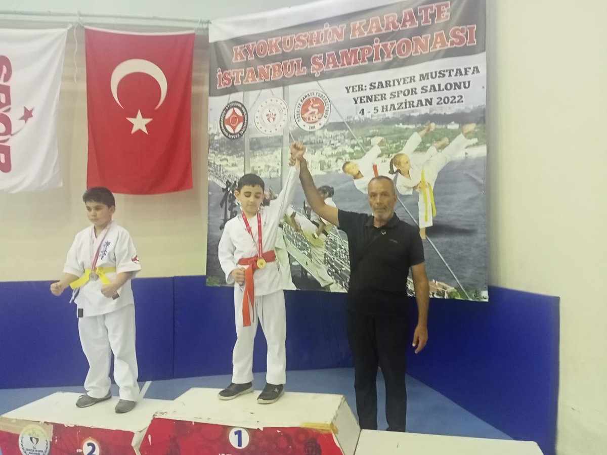 sultangazimem1's tweet photo. Türkiye Karate Federasyonu KYOKUSHİN İstanbul Şampiyonasında Mehmetçik İlkokulu öğrencileri N.Zehra Denizhan ve Yezen Sabouni altın, Zilan Sumeli bronz madalya, M.Efe Denizhan Türkiye 3.lüğü ve Şehit Vedat Barceğci Ortaokulu öğrencimiz Selnur Agaya derece kazanmıştır.Tebrikler 👏 https://t.co/KLrtMWfp6y