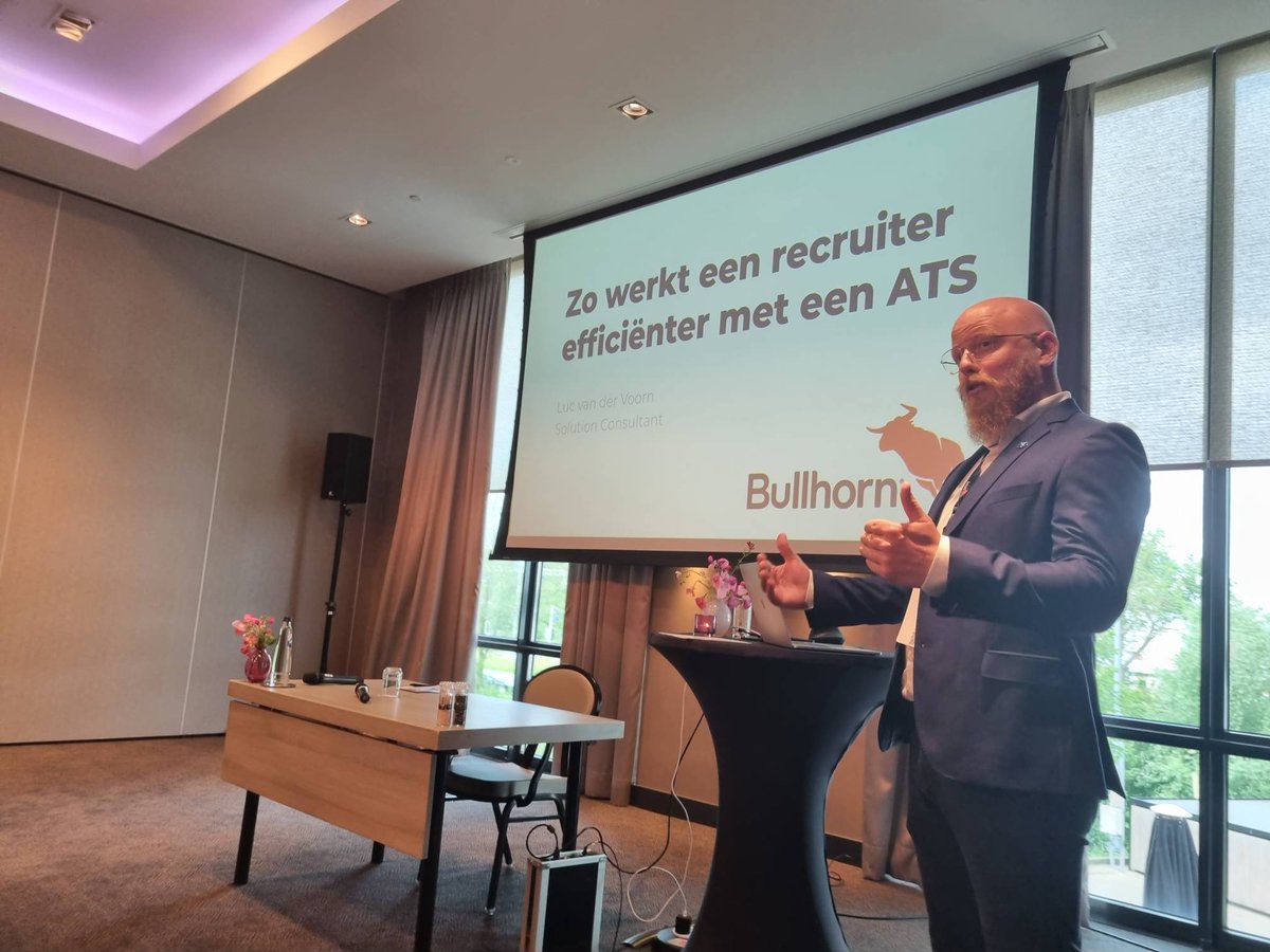 Nu Live: de pitch van Bullhorn 'Zo werkt een recruiter efficiënter met een ATS'. Luc van der Voorn laat zien hoe je dit realiseert met technologie. #DDNL22 #RTE22