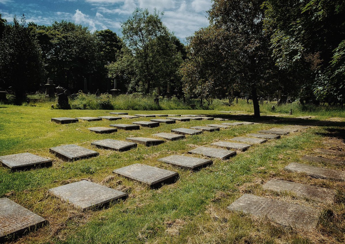 The beautifully cared for Quaker burial ground at Undercliffe. No opulent monuments here, ‘all equal in death’. #LoveyourBurialGroundWeek #quakers