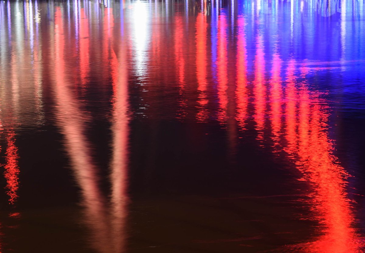 4am CHALLENGE: SOMETHING WET

 #Photo24London