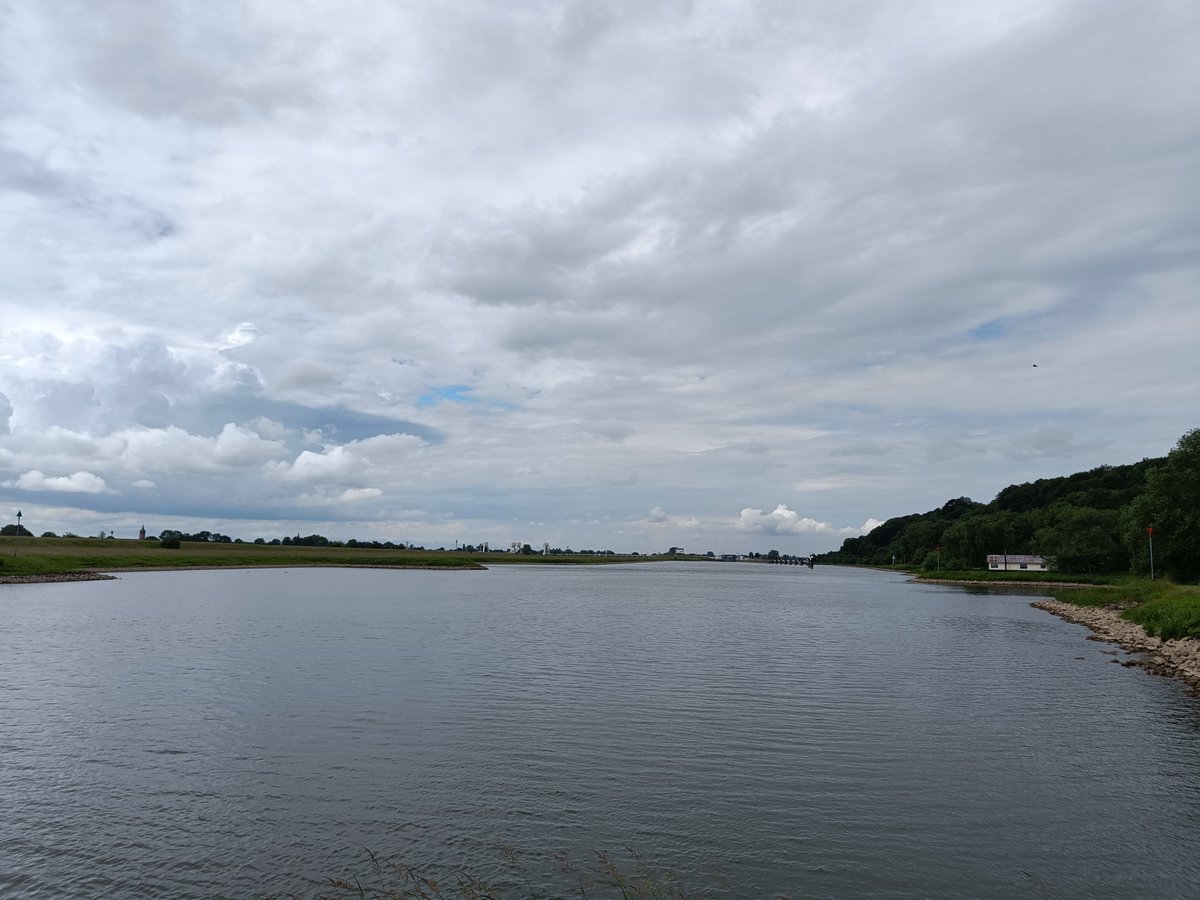 Stuwen bij #Driel

<a href="/weeronline/">Weeronline</a>
<a href="/Weerplaza/">Weerplaza.nl</a>
@Talpaweer
<a href="/BuienRadarNL/">Buienradar</a>
<a href="/OmroepGLD/">Omroep Gelderland</a>
<a href="/onwukaa/">Amara Onwuka</a>
@MarcdeJongRTL
<a href="/nicolienkroon/">nicolienkroon</a>
<a href="/MartijnDorrest1/">Martijn Dorrestein</a>
<a href="/RTLnieuws/">RTL Nieuws</a>
<a href="/HartvNL/">Hart van Nederland</a>
<a href="/mrmiddendorp/">Maurice Middendorp</a>
<a href="/jordiweerman/">Jordi Huirne</a>
<a href="/WilliamHuizinga/">William Huizinga</a>
<a href="/helgavanleur/">Helga van Leur ☀</a>
<a href="/marjondehond/">Marjon de Hond</a>
<a href="/mooieluchten/">mooieluchten</a>