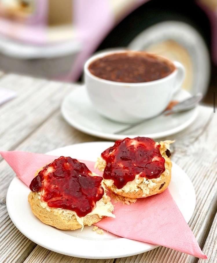 Classic 🍓 

#creamtea #salcombe #winkingprawn