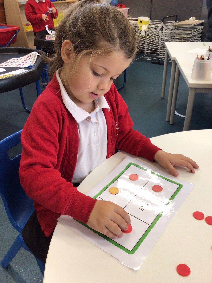 MissMor85589275's tweet photo. RLE enjoying tricky word bingo this morning 
@YsgolEmmanuel @MrsLEdwards2 https://t.co/Bd84i935Hr